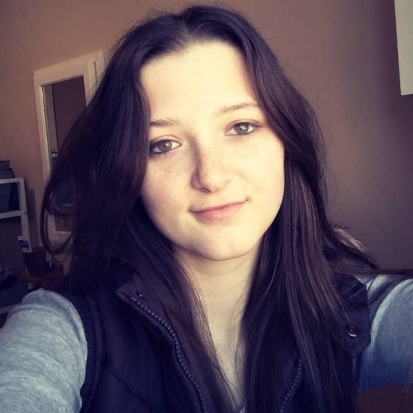 Meet your Posher, Emily - Picture 1 of 1